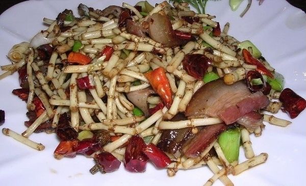 风味黔菜——折耳根炒腊肉的做法