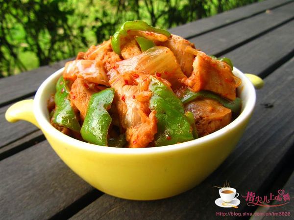 用韩式泡菜作调料做出的美味“泡菜鸡”的做法